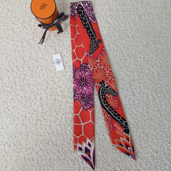 Authentic Hermes Silk Twilly - Picture 1 of 11